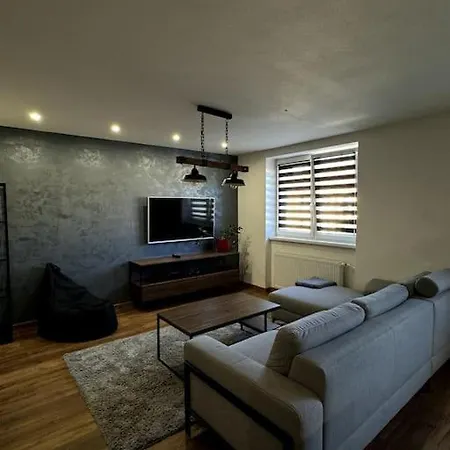 Modern In Centre Apartment *